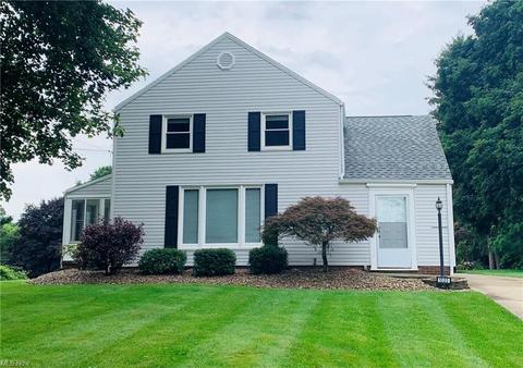 1020 E Maple St, North Canton, OH 44720 photo 1