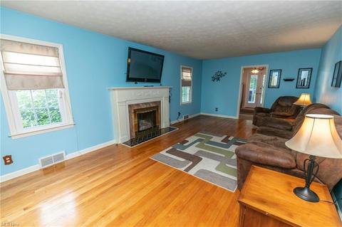 644 Ecton Rd, Akron, OH 44303 photo 9