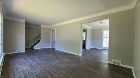 323 E 215th St, Euclid, OH 44123 photo 6