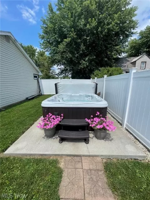 175 Purdy St, Killbuck, OH 44637 photo 4
