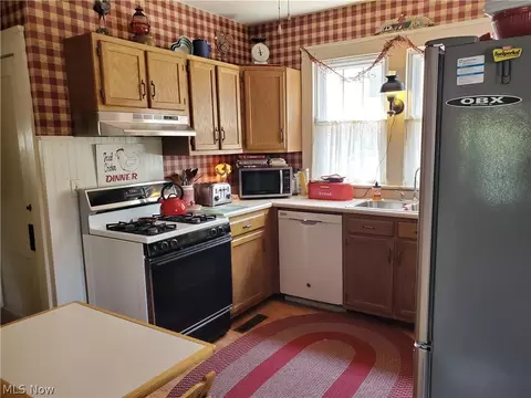 223 E 6th St, Dover, OH 44622 photo 3
