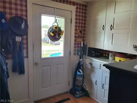 223 E 6th St, Dover, OH 44622 photo 5