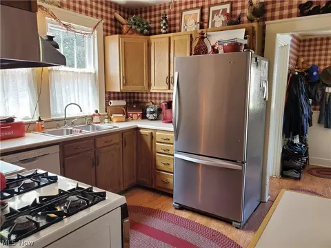 223 E 6th St, Dover, OH 44622 photo 2