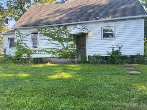 3134 Elyria Ave, Lorain, OH 44055 photo 2