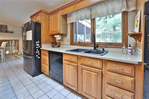1340 Harmony Dr, Wadsworth, OH 44281 photo 3