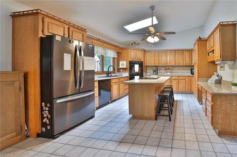 1340 Harmony Dr, Wadsworth, OH 44281 photo 2