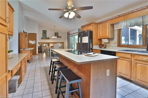 1340 Harmony Dr, Wadsworth, OH 44281 photo 4