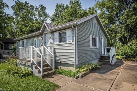 3025 Root Ave NE, Canton, OH 44705 photo 2