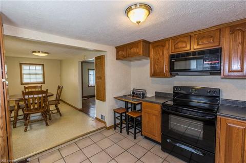 3025 Root Ave NE, Canton, OH 44705 photo 9