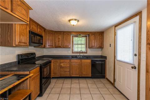 3025 Root Ave NE, Canton, OH 44705 photo 8