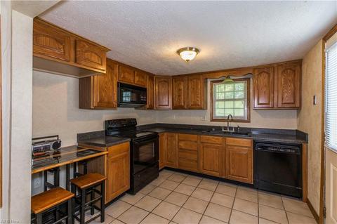 3025 Root Ave NE, Canton, OH 44705 photo 7