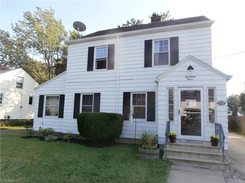 1712 Maple St, Wickliffe, OH 44092 photo 1