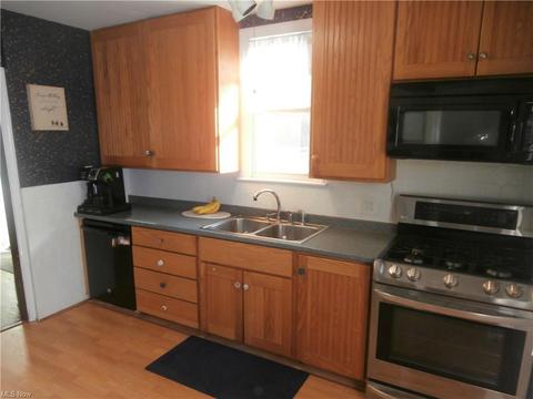 1712 Maple St, Wickliffe, OH 44092 photo 4