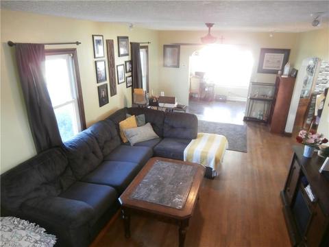 1712 Maple St, Wickliffe, OH 44092 photo 2
