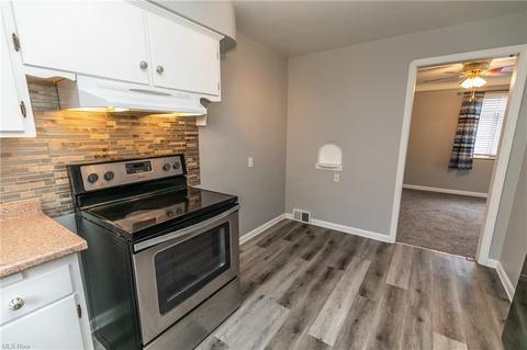 5603 Warwick Dr, Parma, OH 44129 photo 5