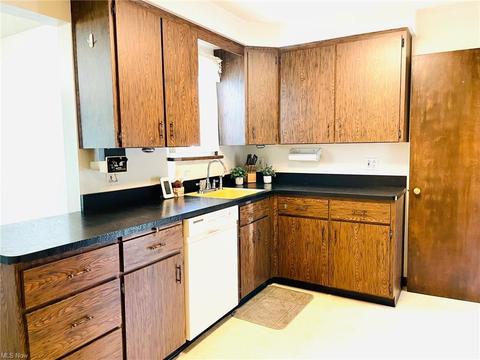 1815 E 294th St, Wickliffe, OH 44092 photo 4