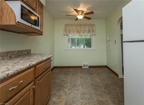 2811 Lucerne Ave, Parma, OH 44134 photo 8