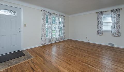 2811 Lucerne Ave, Parma, OH 44134 photo 5