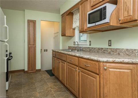 2811 Lucerne Ave, Parma, OH 44134 photo 10