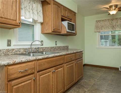 2811 Lucerne Ave, Parma, OH 44134 photo 11