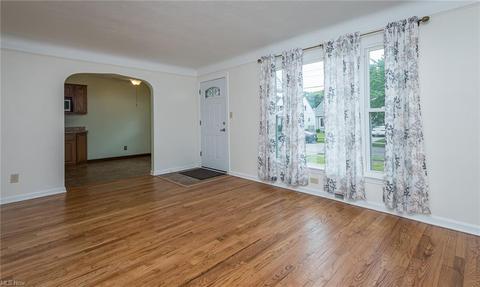 2811 Lucerne Ave, Parma, OH 44134 photo 7