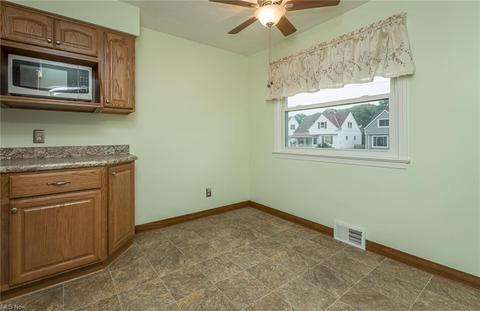 2811 Lucerne Ave, Parma, OH 44134 photo 9
