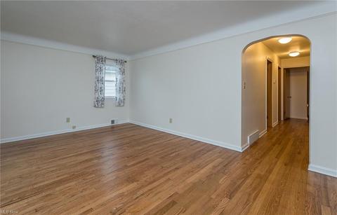 2811 Lucerne Ave, Parma, OH 44134 photo 4