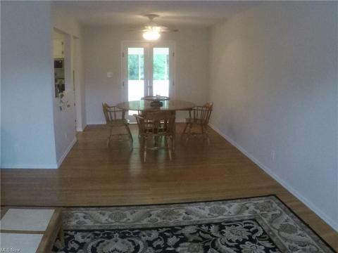 6121 Sequoia Dr, Parma, OH 44134 photo 9