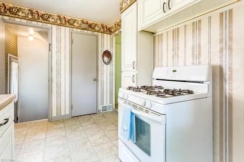 605 Cornell Ave, Elyria, OH 44035 photo 6