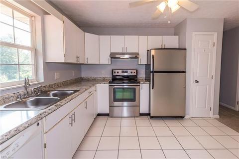 952 Emory Ave, Akron, OH 44310 photo 3