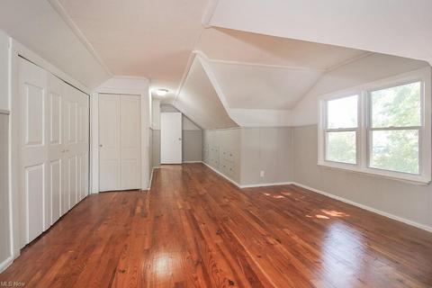 974 Learidge Rd, Lyndhurst, OH 44124 photo 8