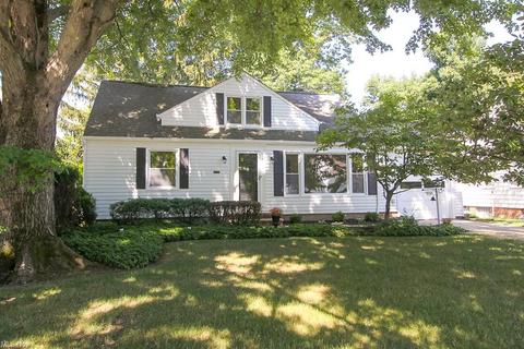 974 Learidge Rd, Lyndhurst, OH 44124 photo 1