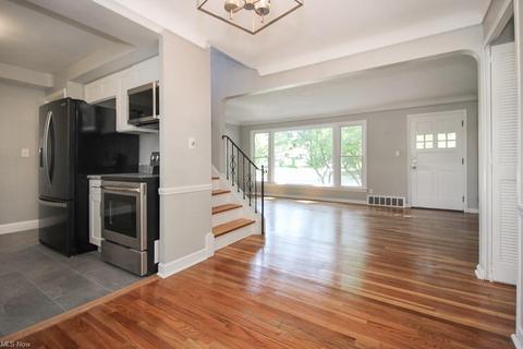 974 Learidge Rd, Lyndhurst, OH 44124 photo 5