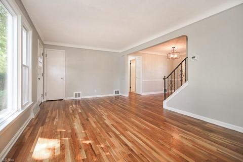 974 Learidge Rd, Lyndhurst, OH 44124 photo 11