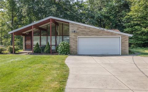 8716 Brookside Rd, Independence, OH 44131 photo 1
