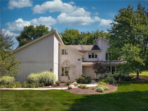 36175 Pepper Dr, Solon, OH 44139 photo 1