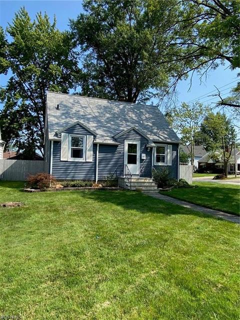 458 Cambridge Ave, Elyria, OH 44035 photo 2