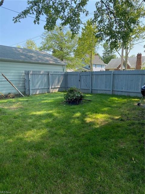 458 Cambridge Ave, Elyria, OH 44035 photo 4