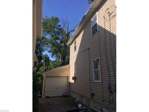 212 Gates Ave, Elyria, OH 44035 photo 2