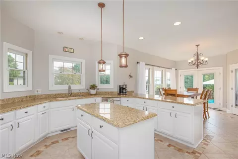 7311 Grindle Rd, Wadsworth, OH 44281 photo 2