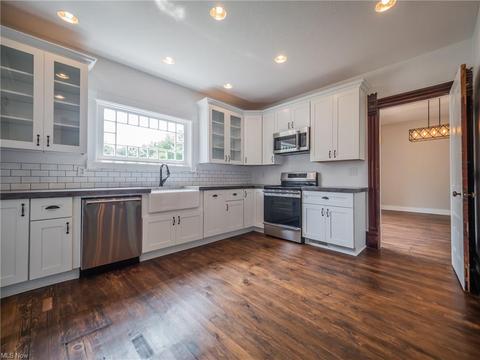 26 Pleasant St, Wakeman, OH 44889 photo 5