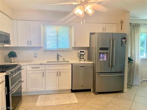 7300 Ames Rd, Parma, OH 44129 photo 2