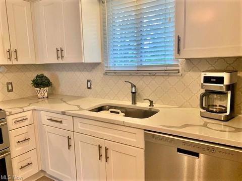7300 Ames Rd, Parma, OH 44129 photo 4