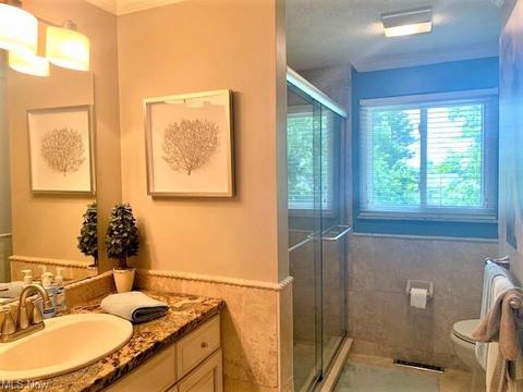 7300 Ames Rd, Parma, OH 44129 photo 13