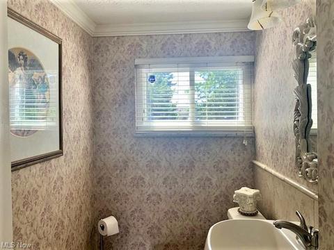 7300 Ames Rd, Parma, OH 44129 photo 16
