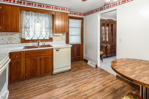 2475 Alan Dr, Willoughby Hills, OH 44092 photo 4