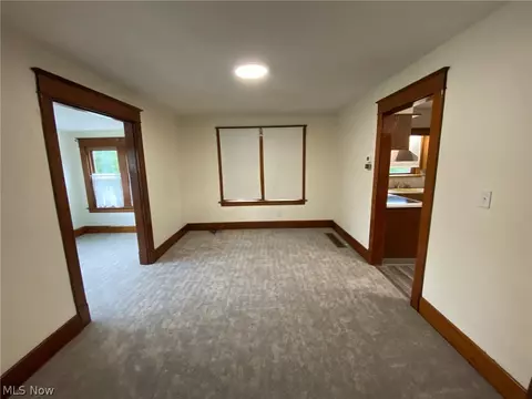 414 Maplewood Ave, Struthers, OH 44471 photo 8