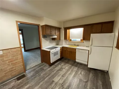 414 Maplewood Ave, Struthers, OH 44471 photo 4
