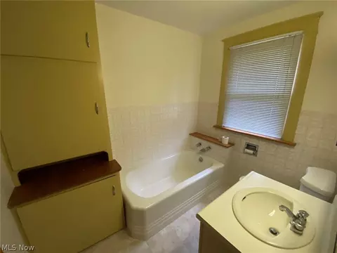 414 Maplewood Ave, Struthers, OH 44471 photo 13