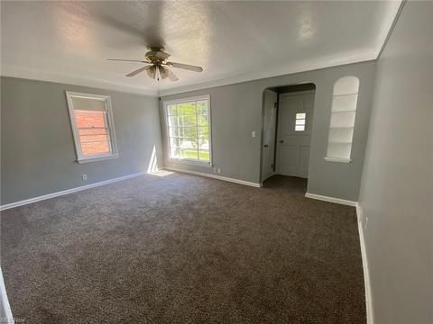 376 E 250th St, Euclid, OH 44132 photo 2